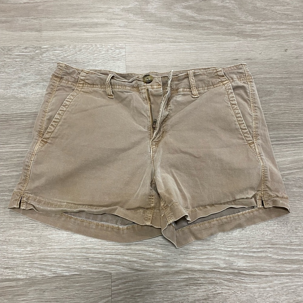 Khaki American Eagle shorts